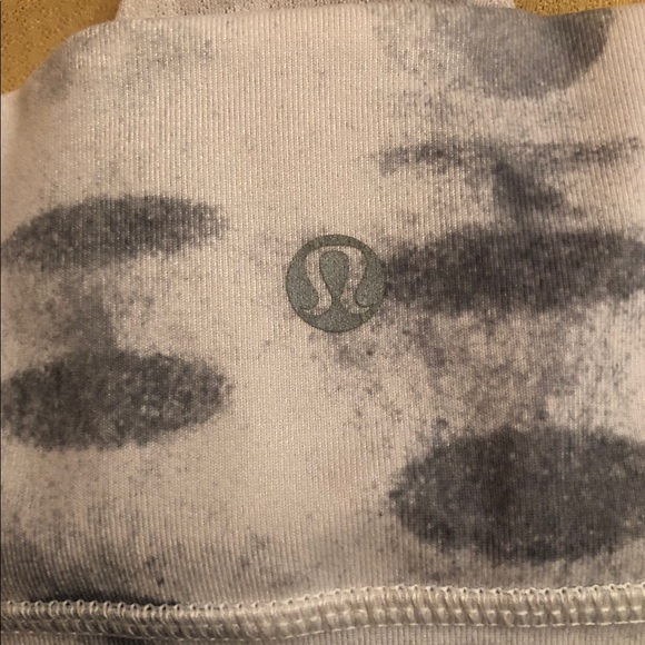 Lululemon Deep Breath Yoga Tank Size 4 - Picture 3 of 5